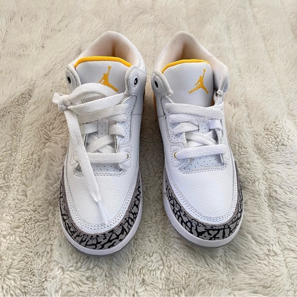 Jordan 3 Retro Laser Orange White Sneakers with Iconic Design Kids (PS) - Picture 2 of 12